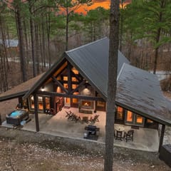 NEW! Prime Cabin Chateau, Hot Tub-Firepit-Sleeps 6