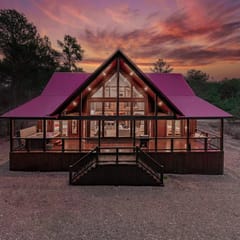 Sundance Lodge! Secluded! Hot Tub-Firepit-Playset!