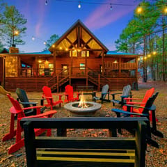 The Great Escape! 4BR w Game Room - Hot Tub - Sleeps 12