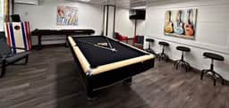 Casino Close! Hot Tub-Firepit-Pool Table Sleeps 14 - Image 2