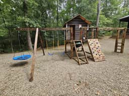 Lazy Daze Lodge - Hot Tub and New Custom Playset! - Image 5