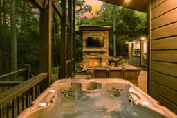New! Modern Farmhouse w/ Jacuzzi, BBQ, Arcade! - Image 3