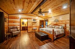 New! Play in Lukfata Creek! Hot Tub! Fire pit! - Image 4