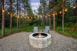 New! At Ease Romantic Honeymoon Cabin Hot Tub - Image 4