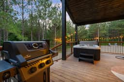 New! At Ease Romantic Honeymoon Cabin Hot Tub - Image 5
