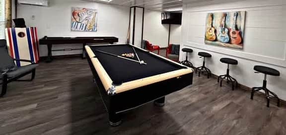 Casino Close! Hot Tub-Firepit-Pool Table Sleeps 14 - Image 2