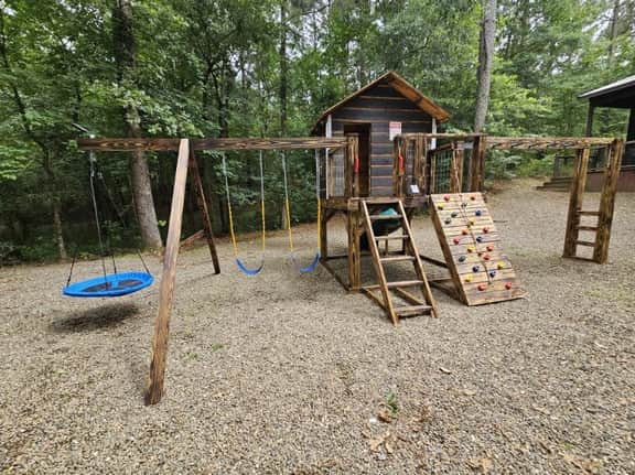 Lazy Daze Lodge - Hot Tub and New Custom Playset! - Image 5