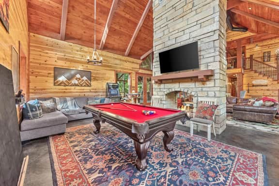 New! 6BR Spa-Firepit-Pool Table-Arcade-Mini Golf! - Image 4