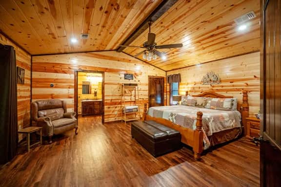 New! Play in Lukfata Creek! Hot Tub! Fire pit! - Image 4