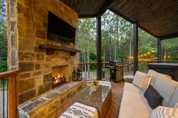 New! At Ease Romantic Honeymoon Cabin Hot Tub - Image 3