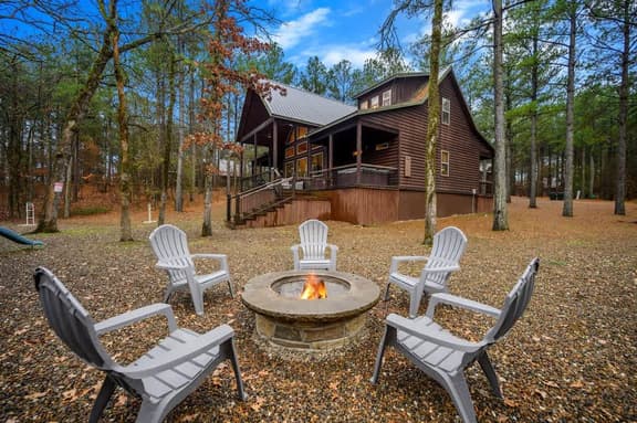Lazy Daze Lodge - Hot Tub and New Custom Playset! - Image 1