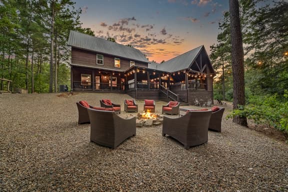 New! 6BR Spa-Firepit-Pool Table-Arcade-Mini Golf! - Image 1