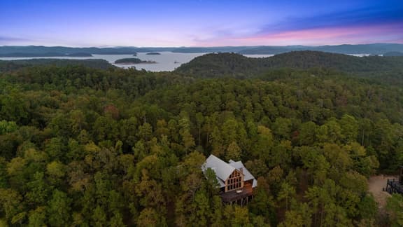 New! Unbelievable Views! Gourmet Kitchen! Firepit! - Image 1
