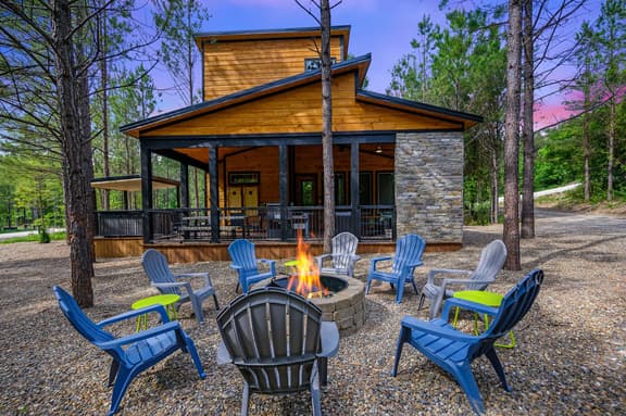 New! Hang Loose! Hot Tub, Firepit, Arcade, Playset - Image 1