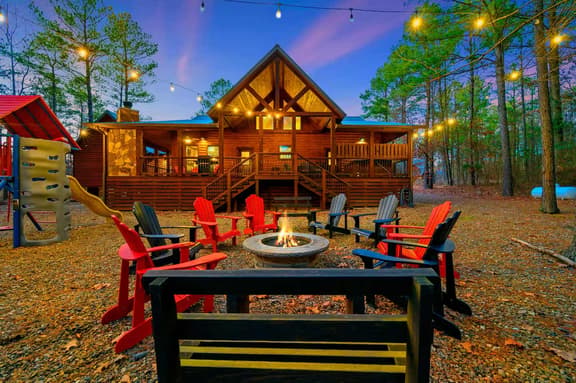 The Great Escape! 4BR w Game Room - Hot Tub - Sleeps 12 - Image 1