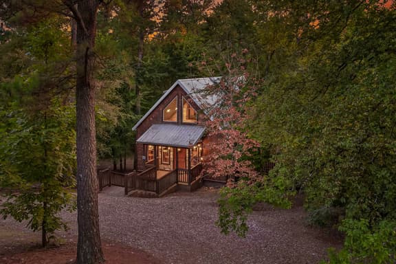 Rustic Cabin Near Creek with Hot Tub & Fire Pit - Image 1