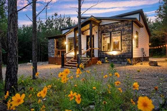 New! At Ease Romantic Honeymoon Cabin Hot Tub - Image 1