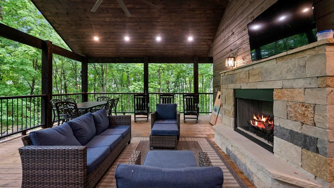 The Complete Guide to Booking a Cabin in Broken Bow, Oklahoma: Pricing, Regulations & What to Expect in 2026