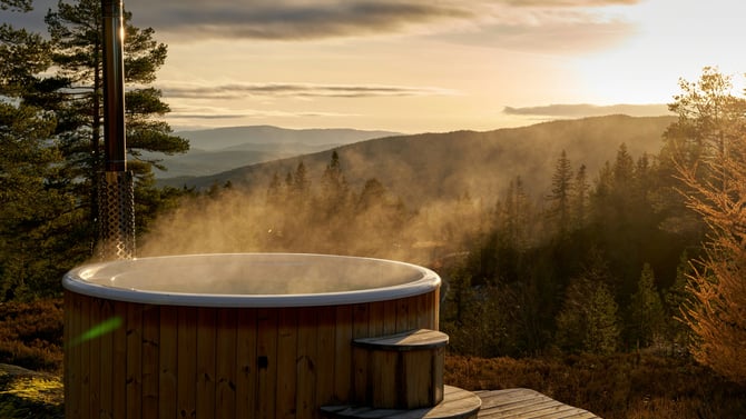 Hot Tub Cabins vs. Pool Cabins for Romantic Oklahoma Getaways